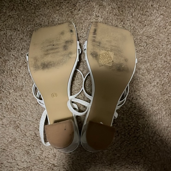 White heels - Picture 2 of 2